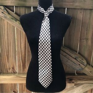 Gamed Day Collection Black & White Houndstooth Alabama Crimson Tide Necktie 60”L